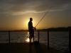 Pescador a contraluz