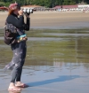 Sombra de una fotografa en la playa de deba