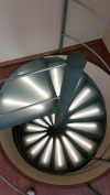 Escalera de caracol con luz