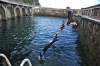 Nios jugando en el puerto de zarautz