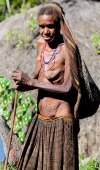 Mujer anciana de papua