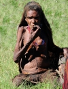 Mujer anciana de papua (nueva guinea)