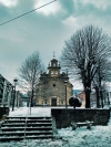 Iglesia san bartolom bajo la nieve