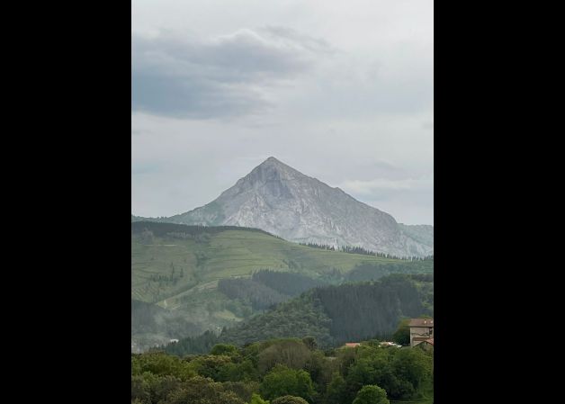 Y allí al frente Anboto 