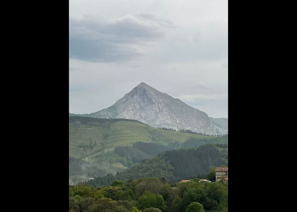Y allí al frente Anboto 