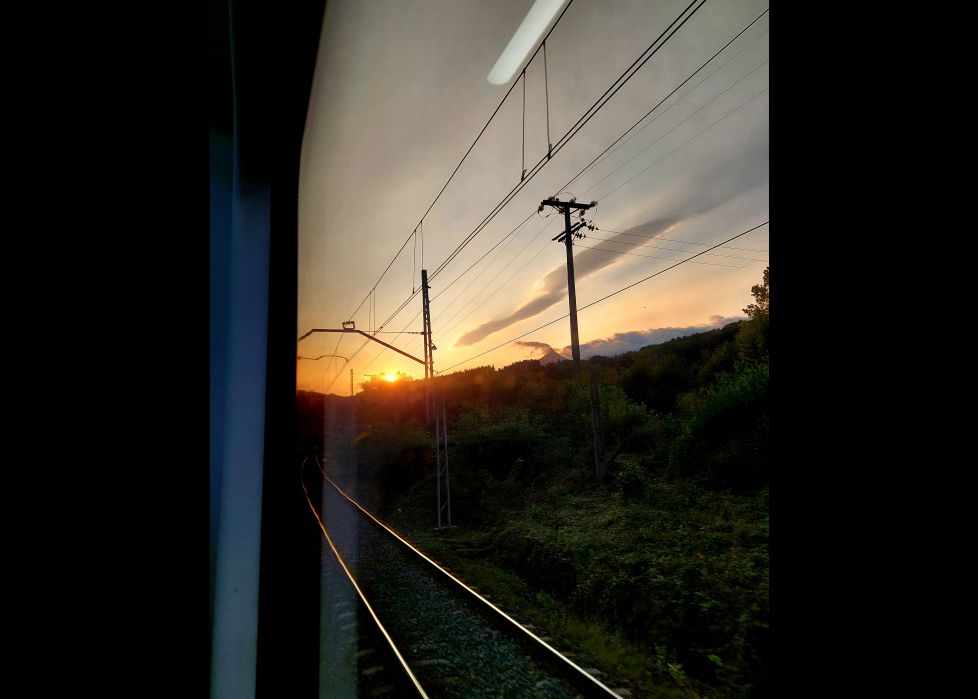 Amanecer desde el tren