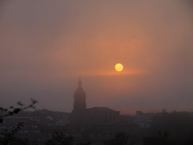 Amanecer con niebla