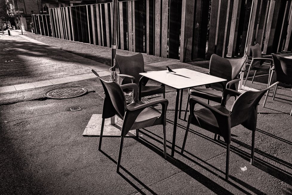 Atardece, esperando.