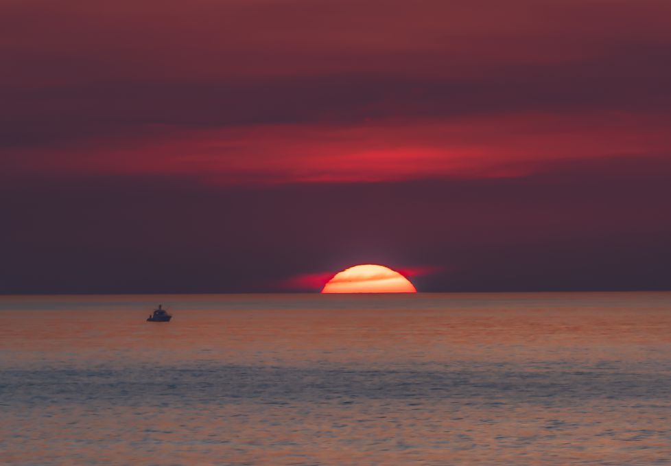 ATARDECER DESDE LA PLAYA DE ITZURUN