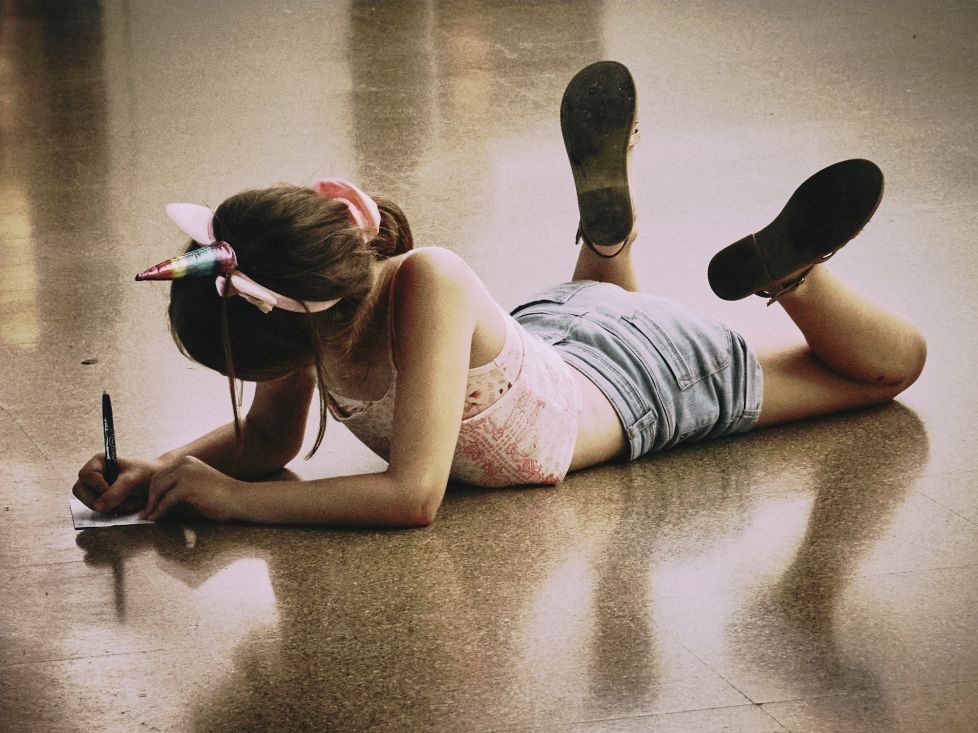 Escríbeme algo bonito