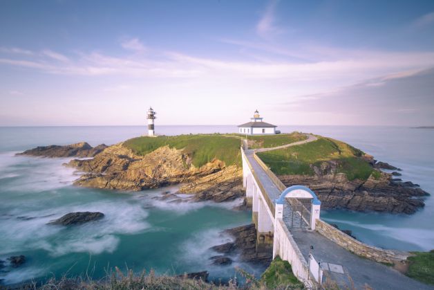Faro de Isla Pancha en Asturias 