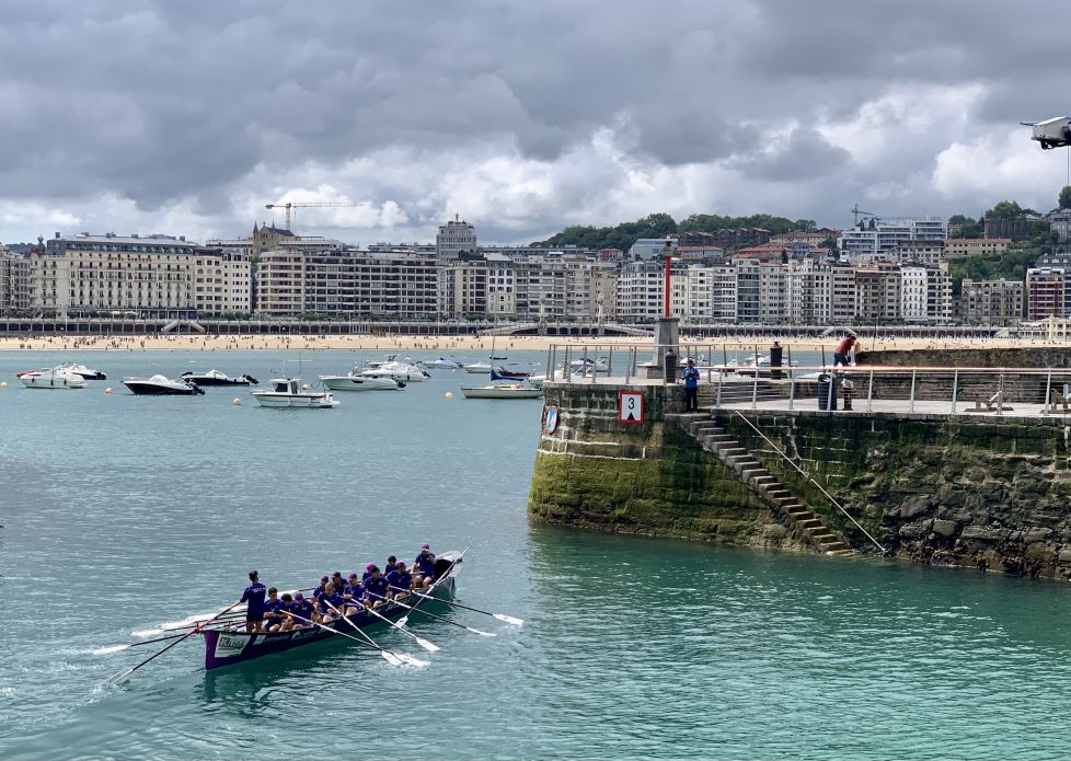 Trainera en La Concha