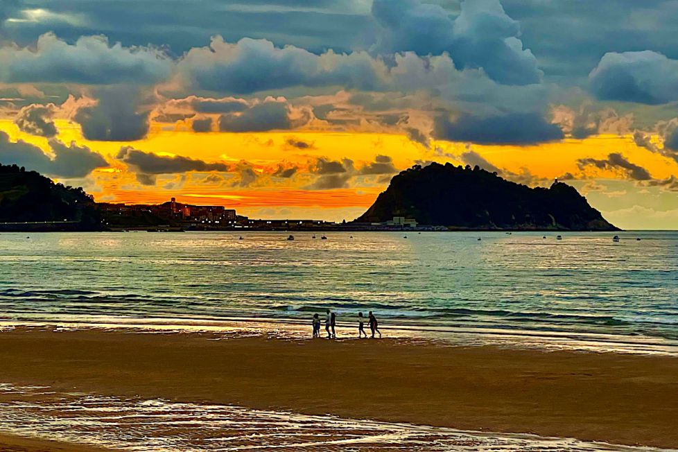 Atardecer en la playa de Zarautz ( Verano 2022 )