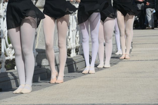 Ballet en la barandilla de La Concha. 