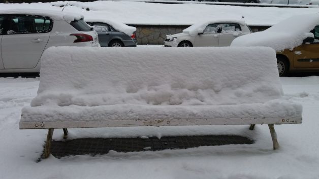 Banco en día invernar.