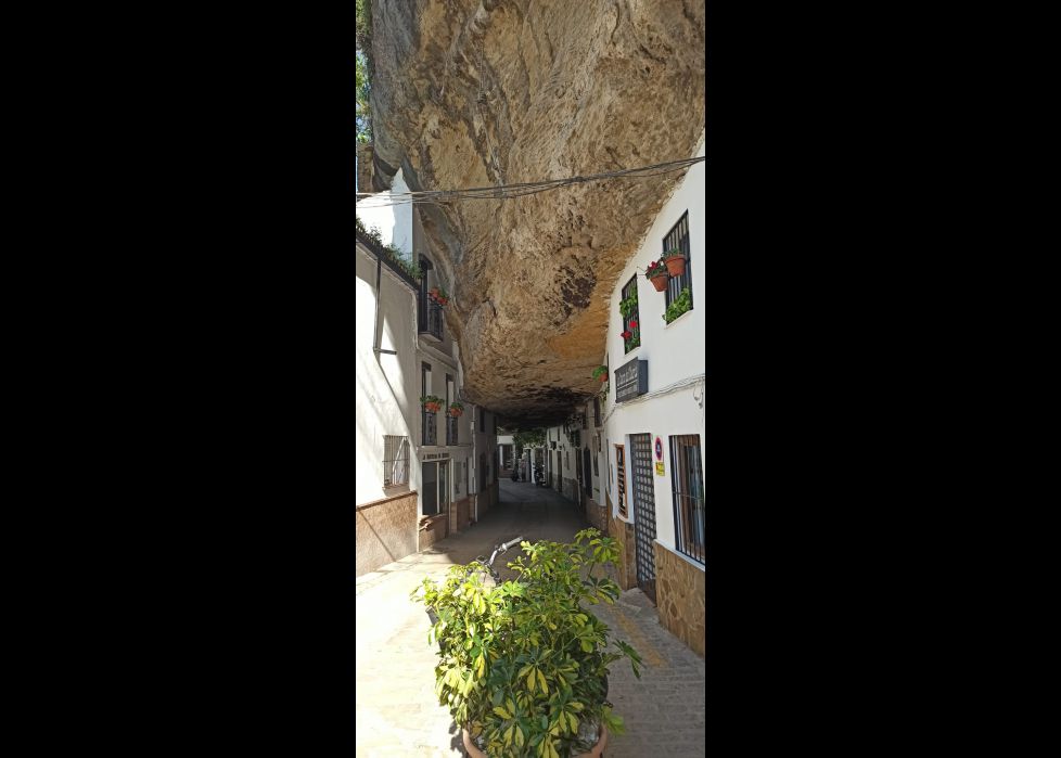 Casas enclavadas en la roca.