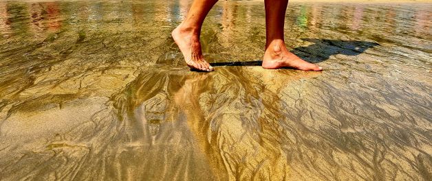 Pisando la arena cristalina