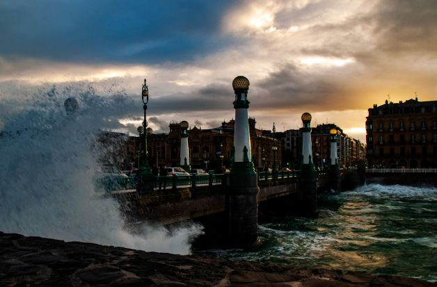 rompiendo en el puente