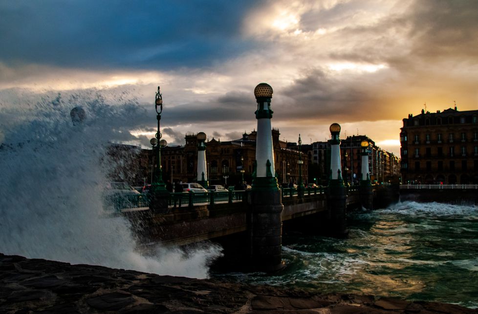 rompiendo en el puente