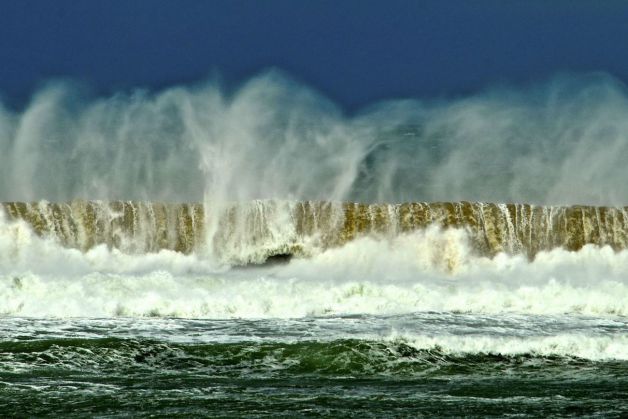 Temporal de olas en la playa de Zarautz