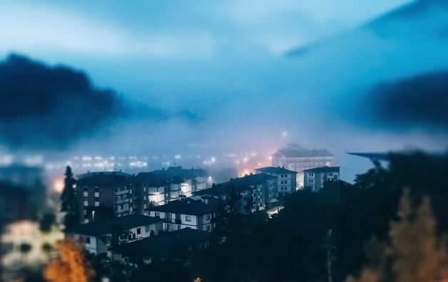 Aretxabaleta amaneciendo entre nieblas