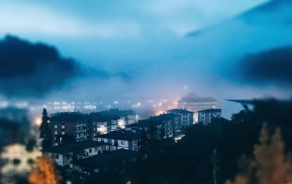 Aretxabaleta amaneciendo entre nieblas