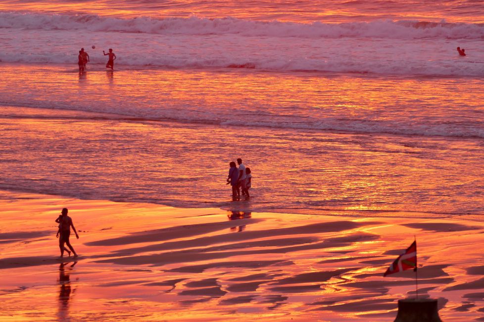 Atardecer en la playa de Zarautz