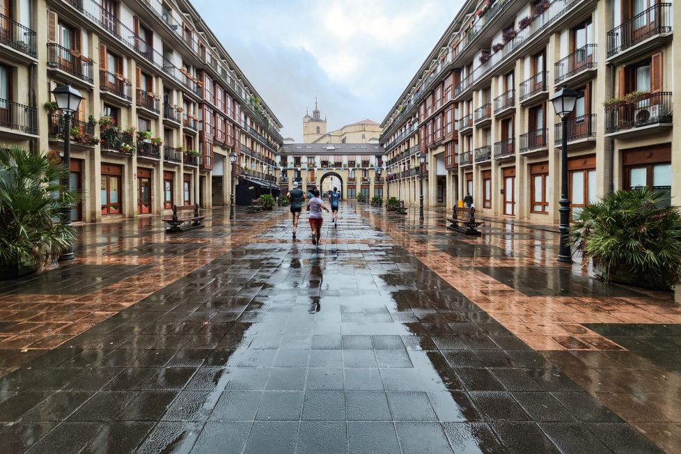 Carrera entre charcos.
