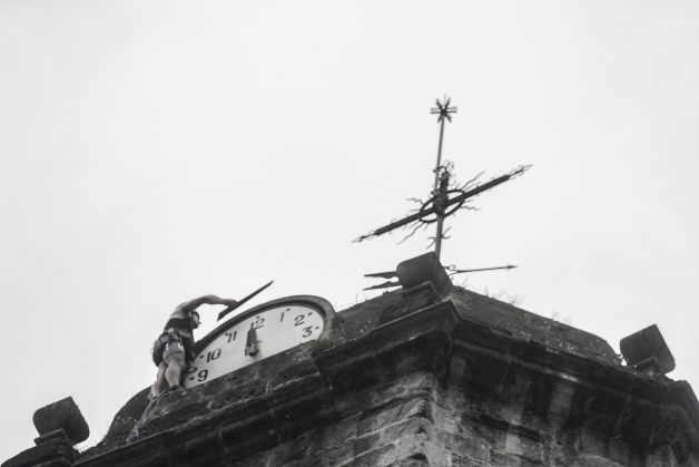 Con la aguja en la mano