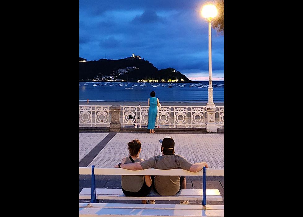 Contemplando la bahía de La Concha