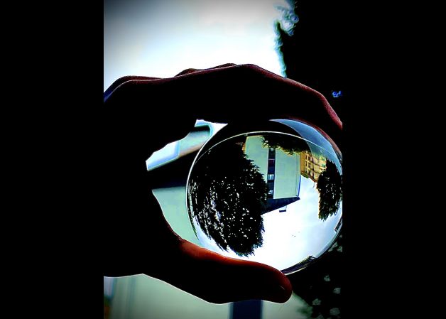 Y a empezar la casa por el tejado