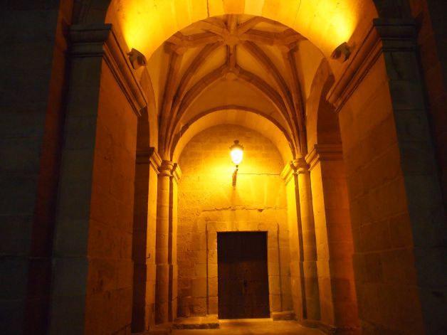 Entrada a la iglesia