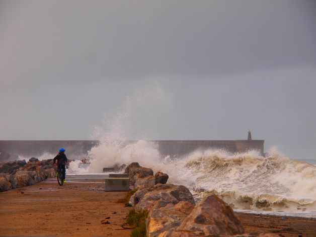 Escapando de las olas