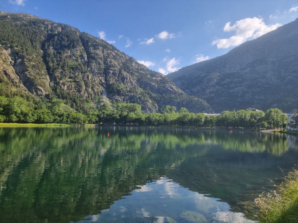 Espejo de Pirineos