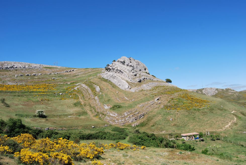 Farallón rocoso en el páramo.