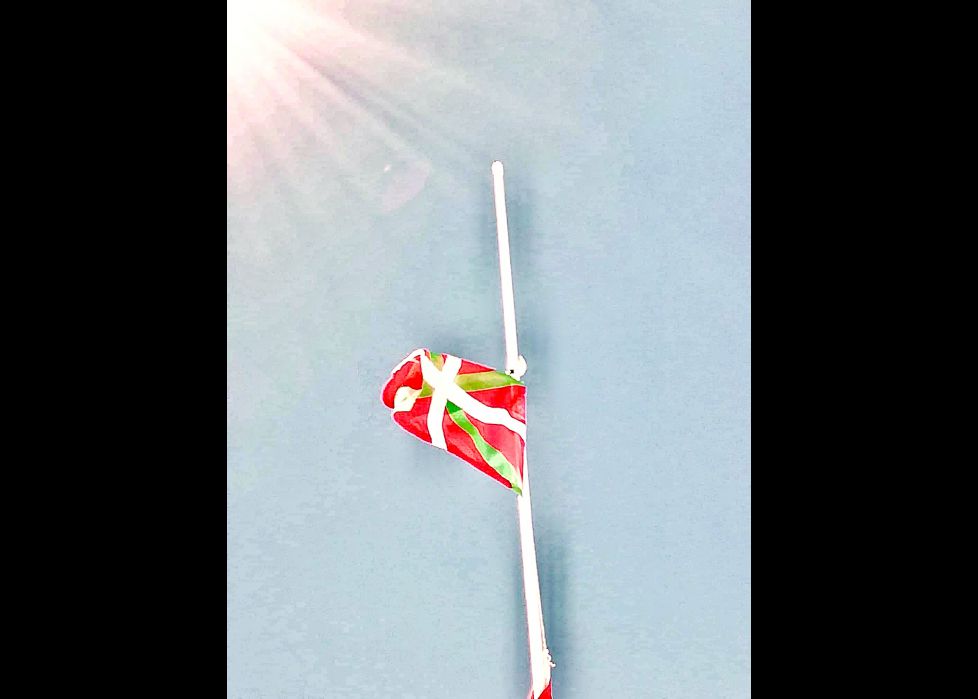 El flameó de la ikurriña