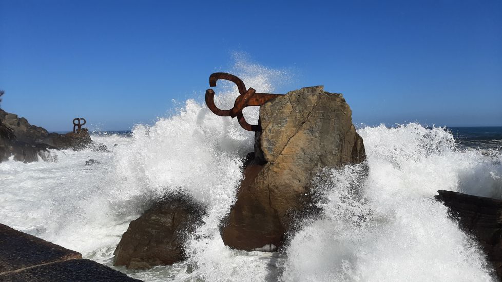 La fuerza del mar contra el Peine del viente