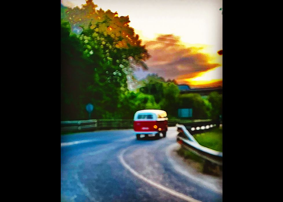 Furgoneta y carretera 