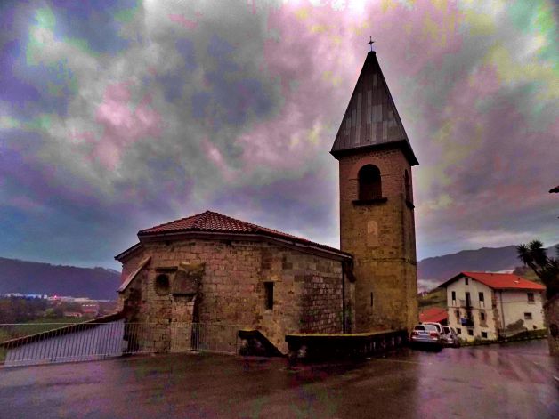 La iglesia tras la tormenta.