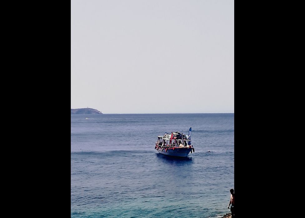 Y se marchó y a su barco le llamó libertad