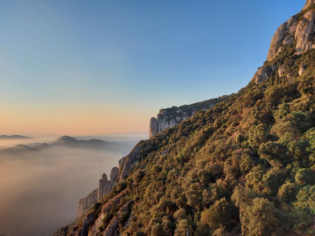 Montserrat al amanecer