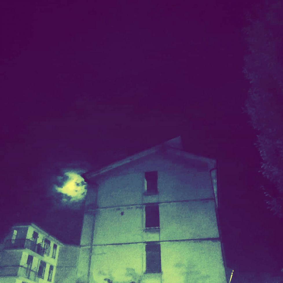 La noche es la madre de los sentimientos