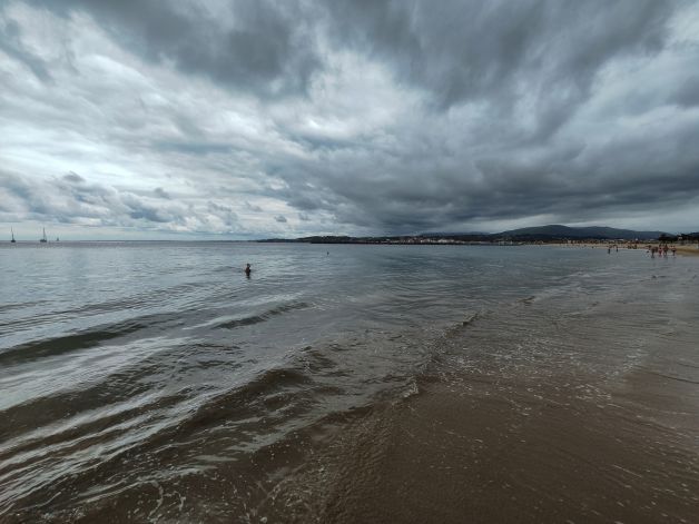 Nubarrones en la costa