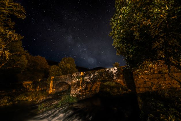 Puente y Vía Láctea