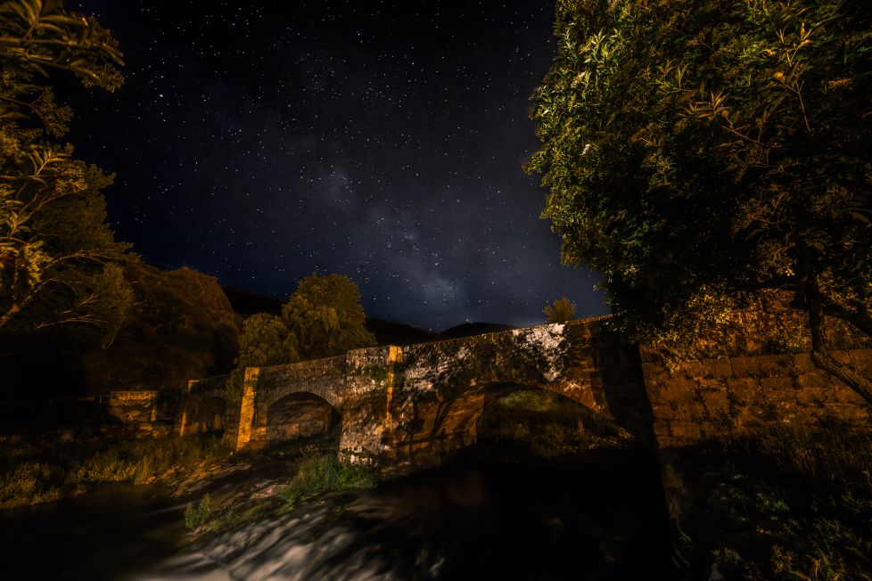 Puente y Vía Láctea