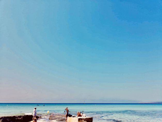 Qué tonto es creer que somos más poderosos que el mar o el cielo.