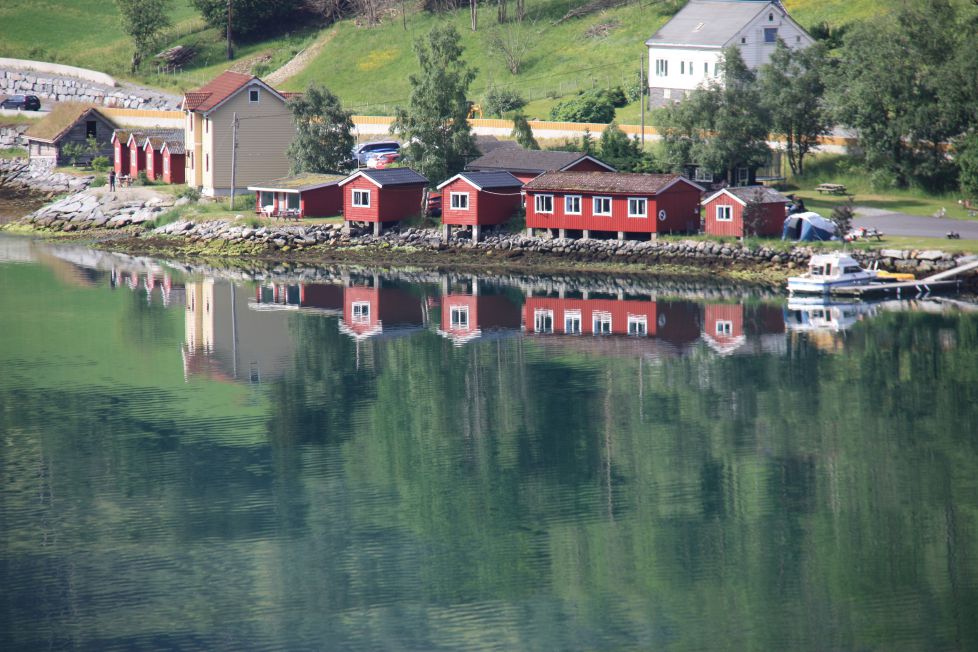 Reflejo debajo del glaciar