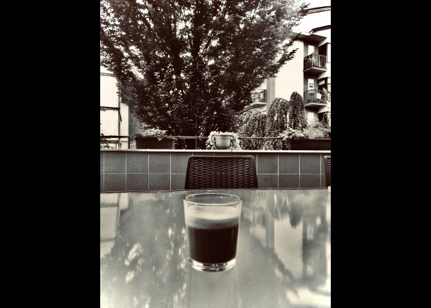 Todo el mundo debería de creer en algo. Creo que voy a tomar otro café 