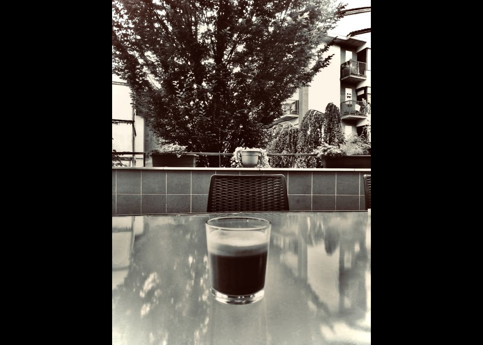 Todo el mundo debería de creer en algo. Creo que voy a tomar otro café