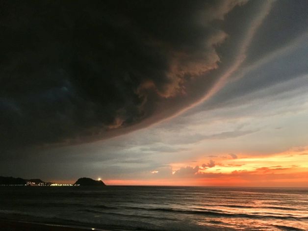 Viene la Tormenta en la costa